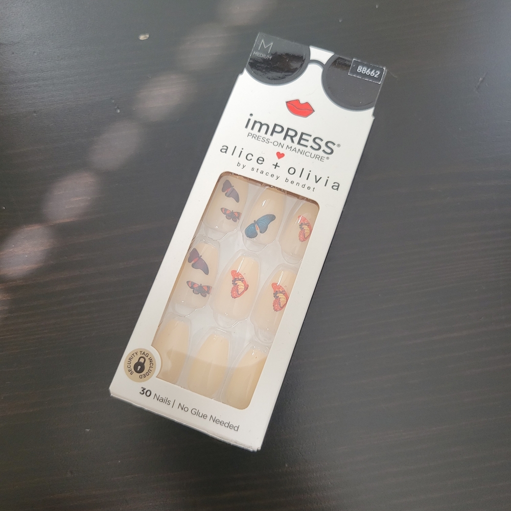 imPRESS Alice + Olivia Butterfly Press-On Nails